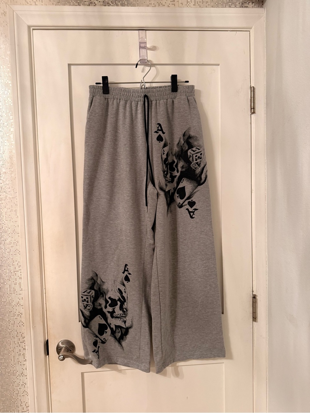 Gray Wide-Leg Graphic Sweatpants with Ace & Skull Print